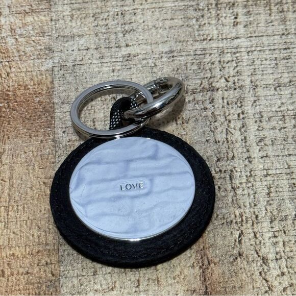 Lululemon Logo Keychain - Picture 3 of 9